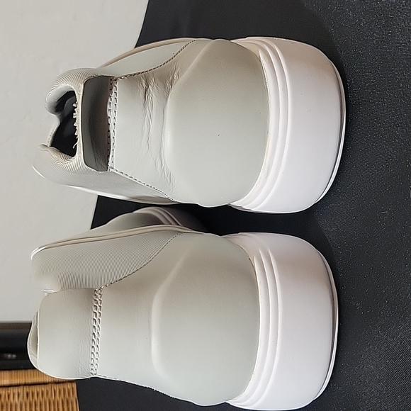 UNDER ARMOUR Capeside Crew Mid 11 - Picture 7 of 9